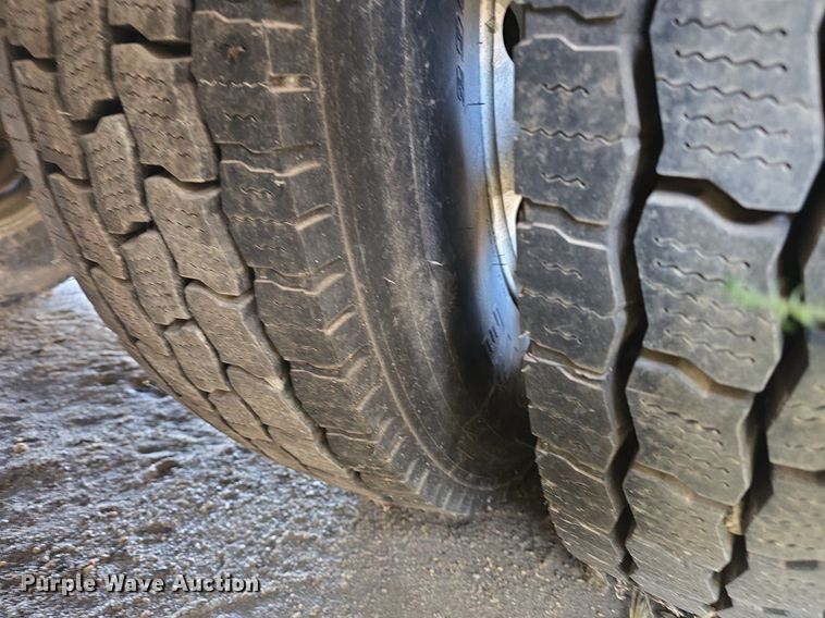 image for item DQ5285 1988 Freightliner  FL112 rescue vehicle