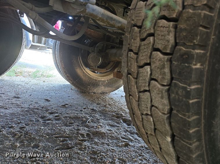 image for item DQ5285 1988 Freightliner  FL112 rescue vehicle