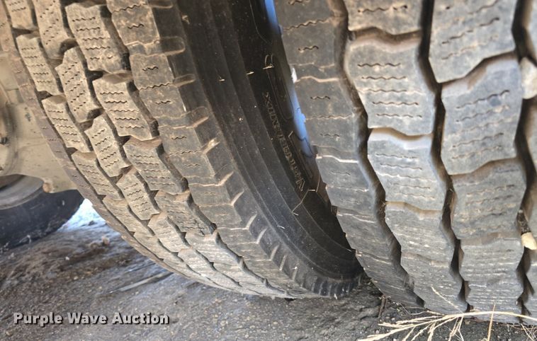 image for item DQ5285 1988 Freightliner  FL112 rescue vehicle