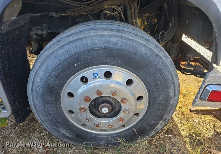 image for item DQ5285 1988 Freightliner  FL112 rescue vehicle