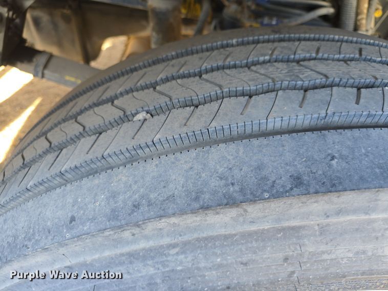 image for item DQ5285 1988 Freightliner  FL112 rescue vehicle