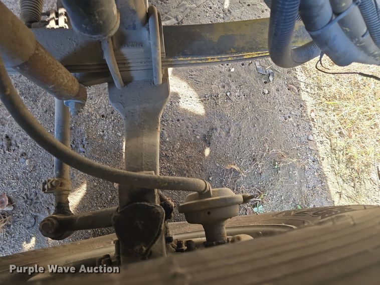 image for item DQ5285 1988 Freightliner  FL112 rescue vehicle