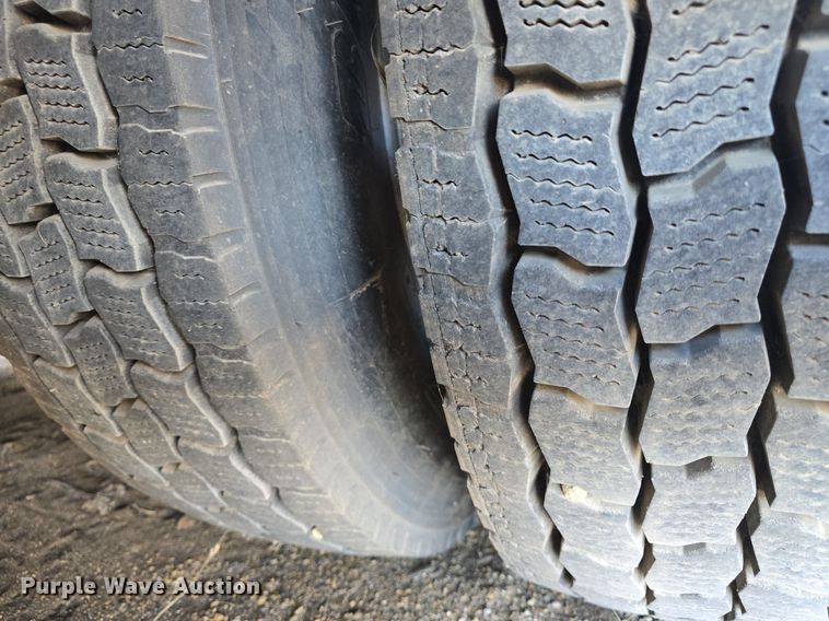 image for item DQ5285 1988 Freightliner  FL112 rescue vehicle