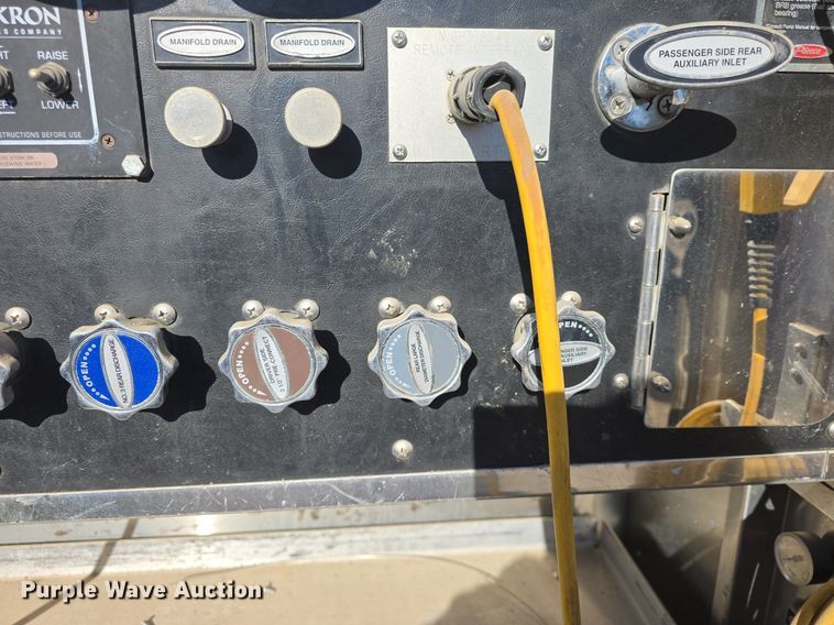 image for item DQ5286 2006 Pierce Arrow XT pumper fire truck