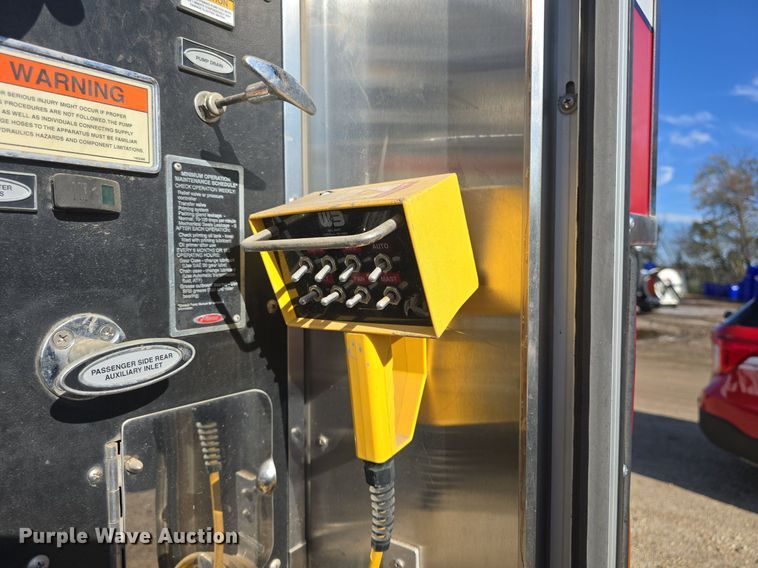 image for item DQ5286 2006 Pierce Arrow XT pumper fire truck