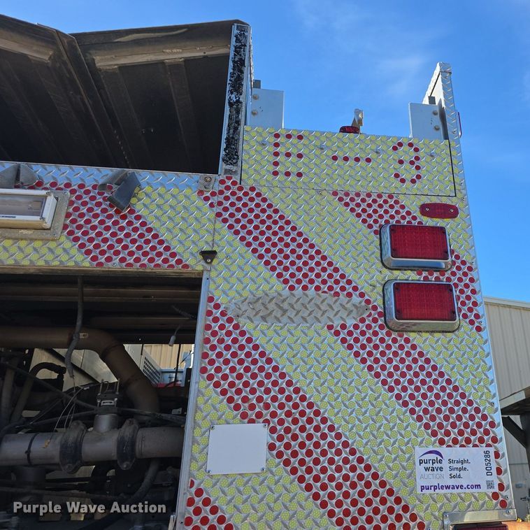 image for item DQ5286 2006 Pierce Arrow XT pumper fire truck