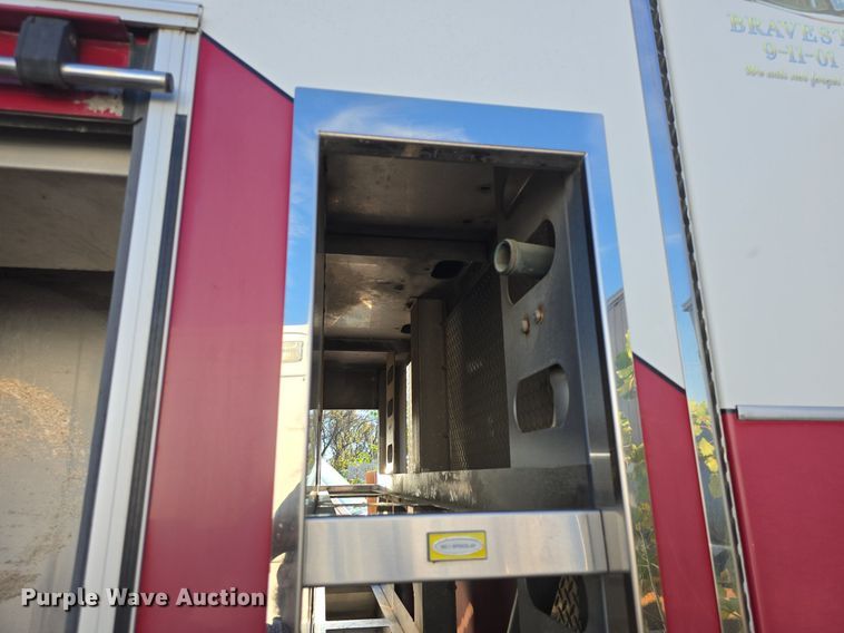 image for item DQ5286 2006 Pierce Arrow XT pumper fire truck