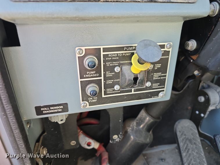 image for item DQ5286 2006 Pierce Arrow XT pumper fire truck