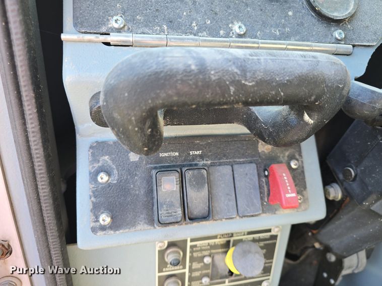 image for item DQ5286 2006 Pierce Arrow XT pumper fire truck