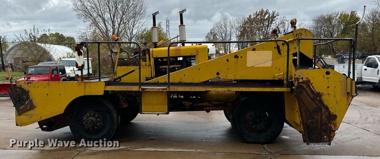 image for item DT2118 Etnyer  chip spreader