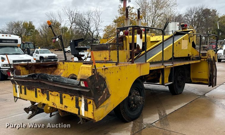 image for item DT2118 Etnyer  chip spreader