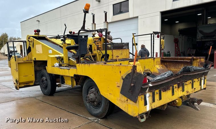 image for item DT2118 Etnyer  chip spreader