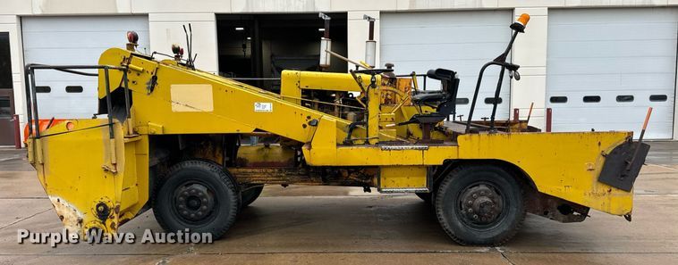 image for item DT2118 Etnyer  chip spreader