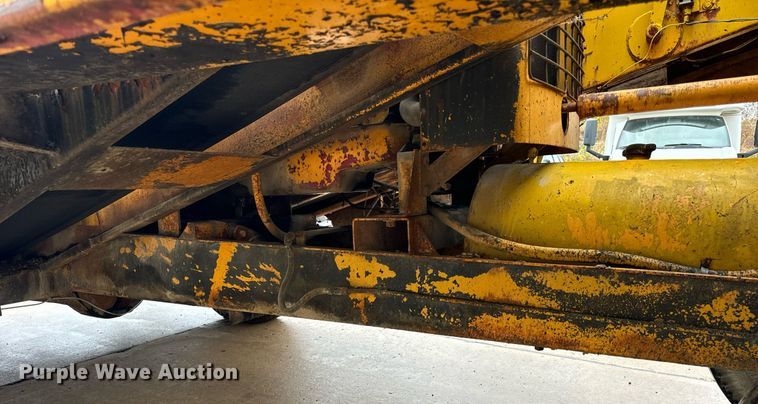 image for item DT2118 Etnyer  chip spreader