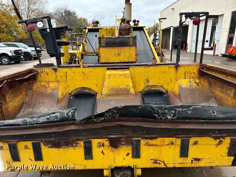 image for item DT2118 Etnyer  chip spreader