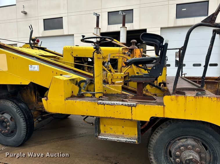 image for item DT2118 Etnyer  chip spreader