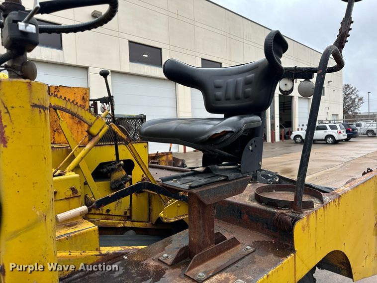 image for item DT2118 Etnyer  chip spreader