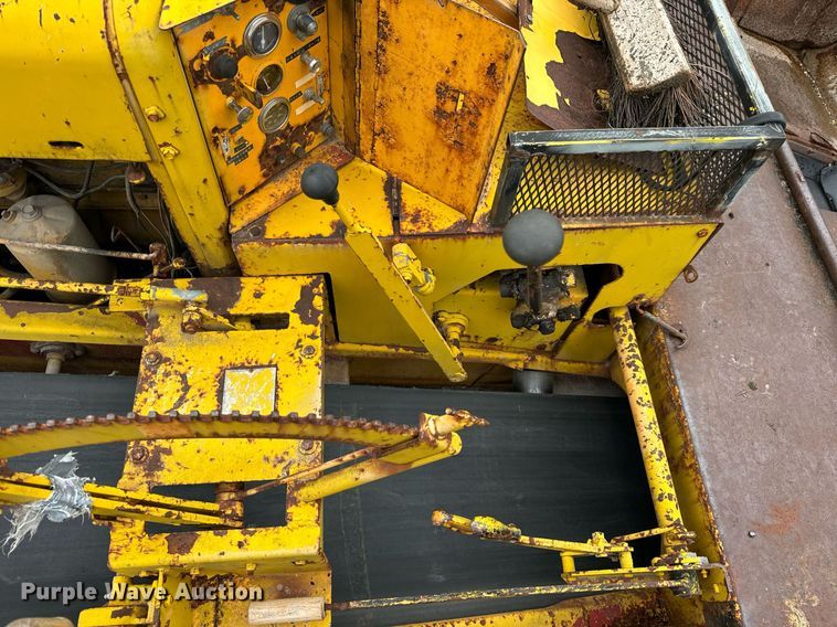 image for item DT2118 Etnyer  chip spreader