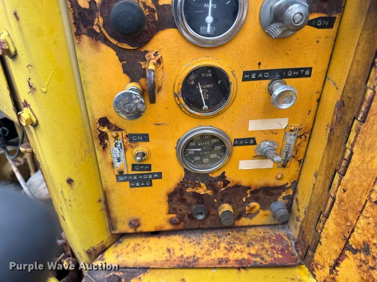 image for item DT2118 Etnyer  chip spreader