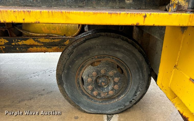 image for item DT2118 Etnyer  chip spreader