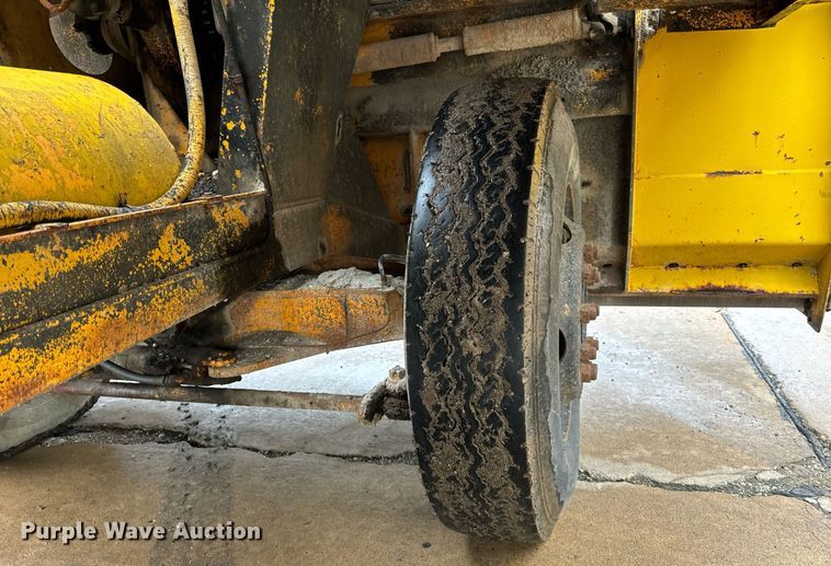 image for item DT2118 Etnyer  chip spreader