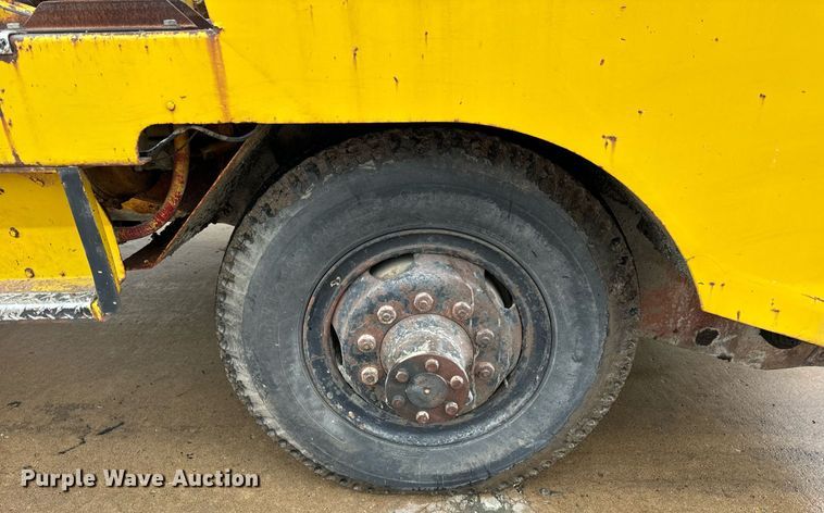 image for item DT2118 Etnyer  chip spreader