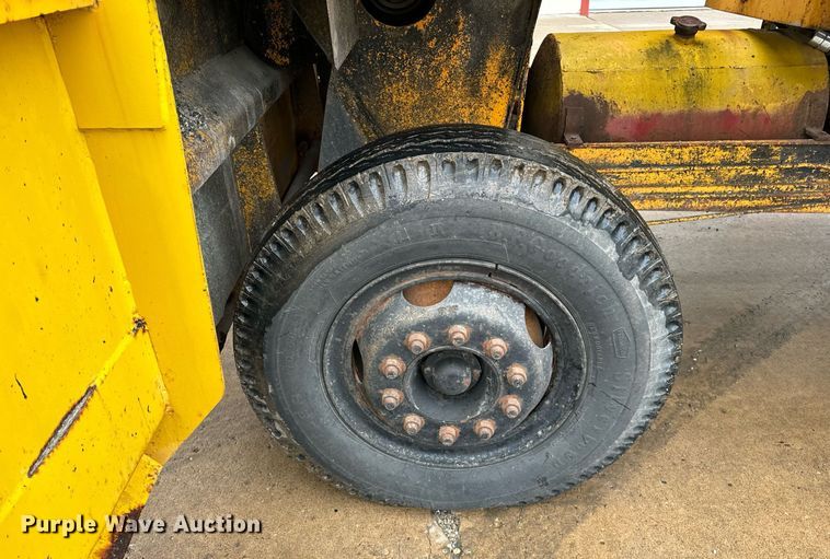 image for item DT2118 Etnyer  chip spreader