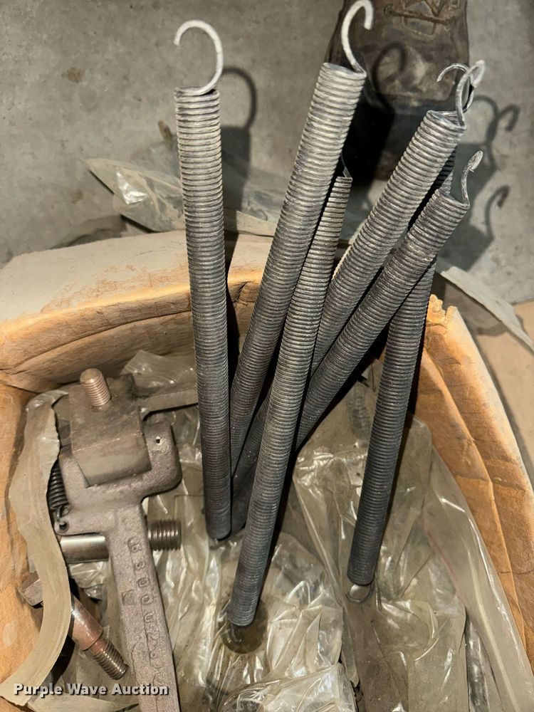 image for item DT2118 Etnyer  chip spreader