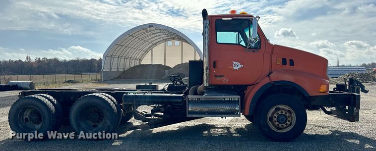 image for item DT2123 2009 Sterling L9500 truck cab and chassis