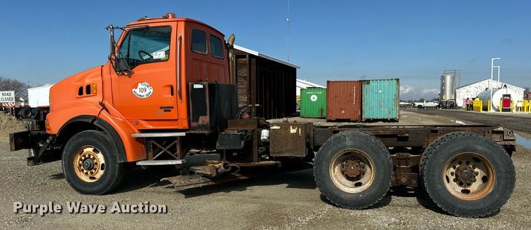 image for item DT2123 2009 Sterling L9500 truck cab and chassis