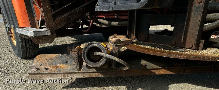 image for item DT2123 2009 Sterling L9500 truck cab and chassis