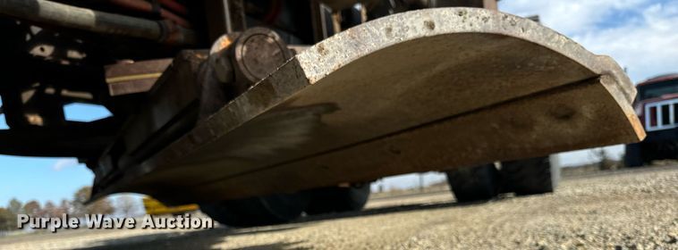 image for item DT2123 2009 Sterling L9500 truck cab and chassis