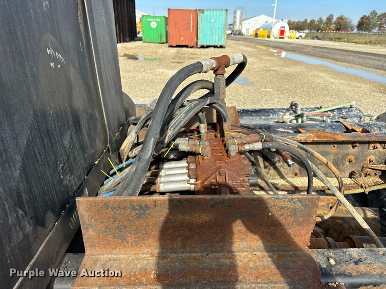 image for item DT2123 2009 Sterling L9500 truck cab and chassis