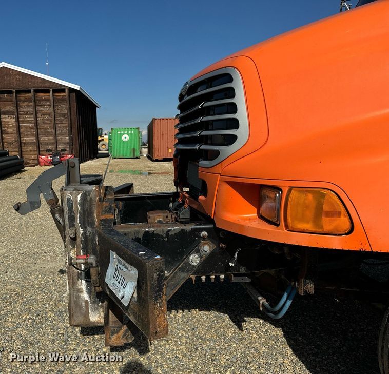 image for item DT2123 2009 Sterling L9500 truck cab and chassis