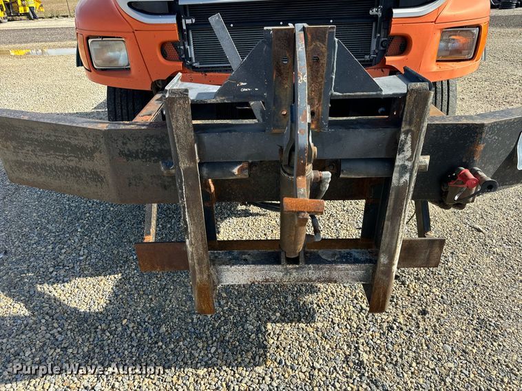 image for item DT2123 2009 Sterling L9500 truck cab and chassis