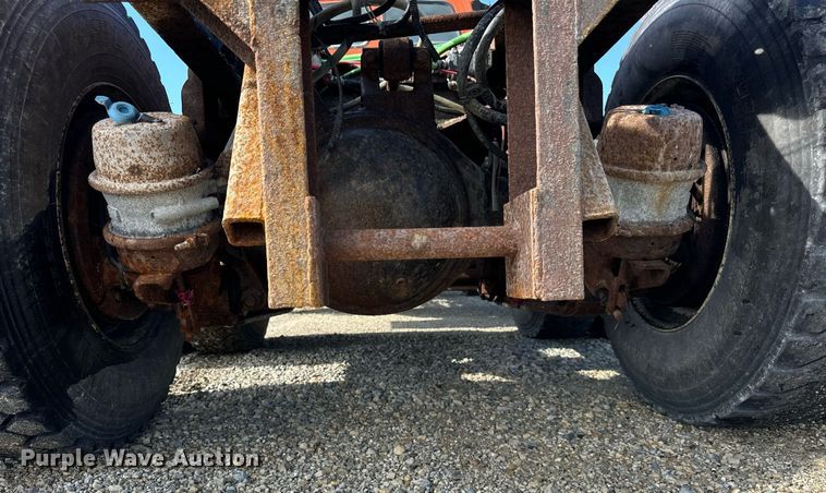 image for item DT2123 2009 Sterling L9500 truck cab and chassis