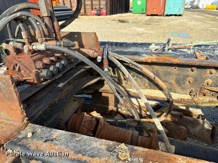 image for item DT2123 2009 Sterling L9500 truck cab and chassis