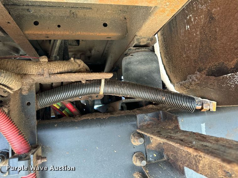 image for item DT2123 2009 Sterling L9500 truck cab and chassis