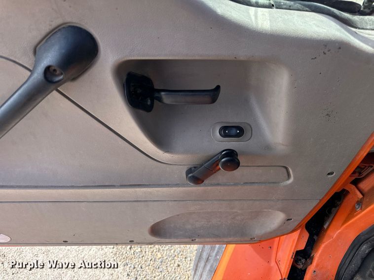 image for item DT2123 2009 Sterling L9500 truck cab and chassis