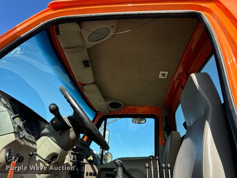 image for item DT2123 2009 Sterling L9500 truck cab and chassis