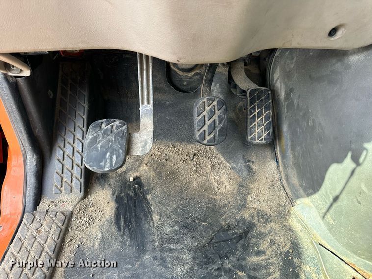 image for item DT2123 2009 Sterling L9500 truck cab and chassis