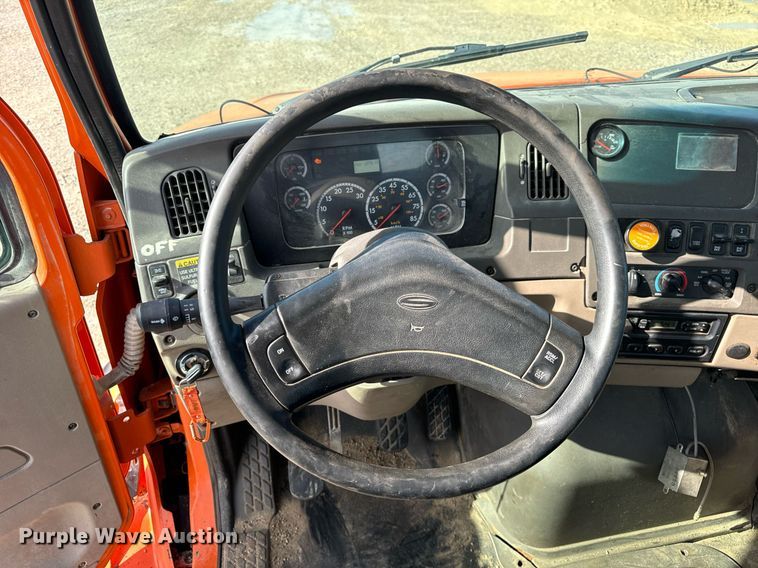 image for item DT2123 2009 Sterling L9500 truck cab and chassis