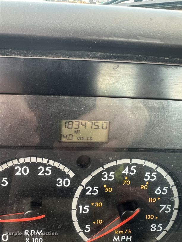 image for item DT2123 2009 Sterling L9500 truck cab and chassis