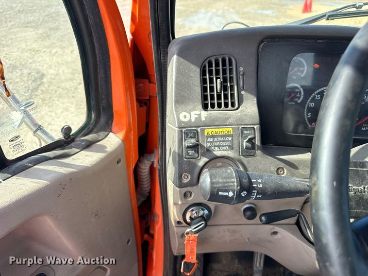 image for item DT2123 2009 Sterling L9500 truck cab and chassis