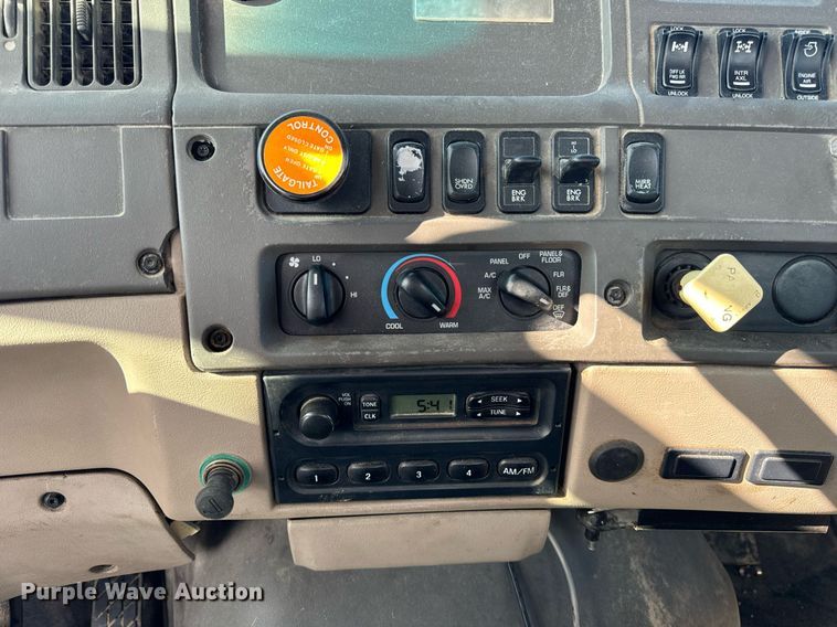 image for item DT2123 2009 Sterling L9500 truck cab and chassis