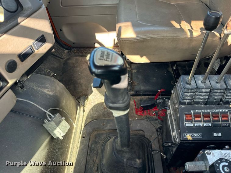 image for item DT2123 2009 Sterling L9500 truck cab and chassis