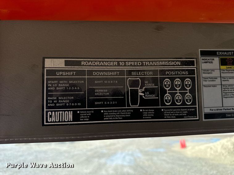 image for item DT2123 2009 Sterling L9500 truck cab and chassis