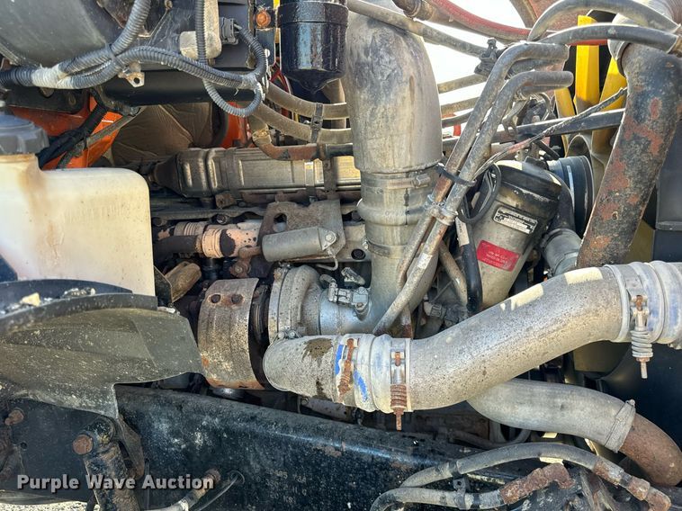 image for item DT2123 2009 Sterling L9500 truck cab and chassis