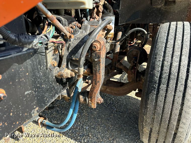 image for item DT2123 2009 Sterling L9500 truck cab and chassis