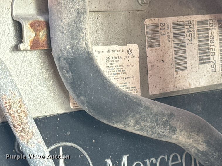 image for item DT2123 2009 Sterling L9500 truck cab and chassis